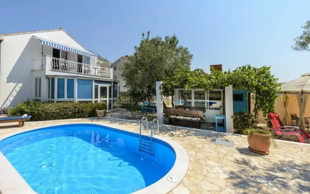 Villa Piano - Four Bedroom Villa With Terrace and Swimming Pool