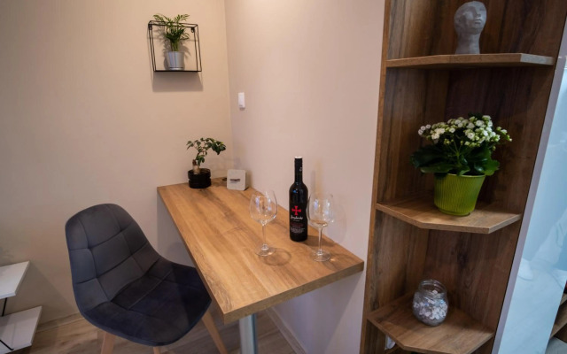 ⭑ Comfy VIP studio in the center with Netflix