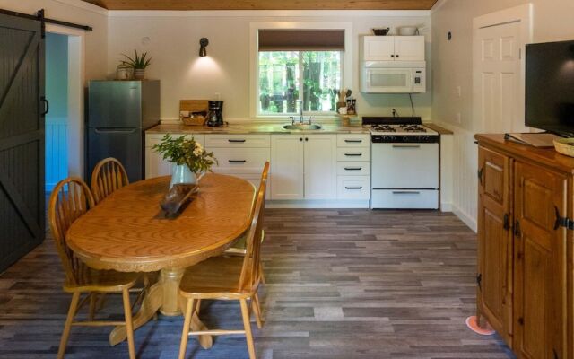 Barefoot Villas Cabin 1 Beaver w/ Hot tub