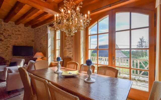 Elegant Villa in Saint-medard