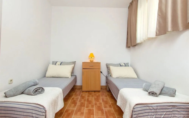Apartments and Rooms Anita
