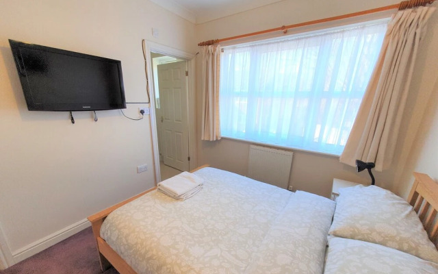 2-bedroom House Near Town With Superfast Wi-fi