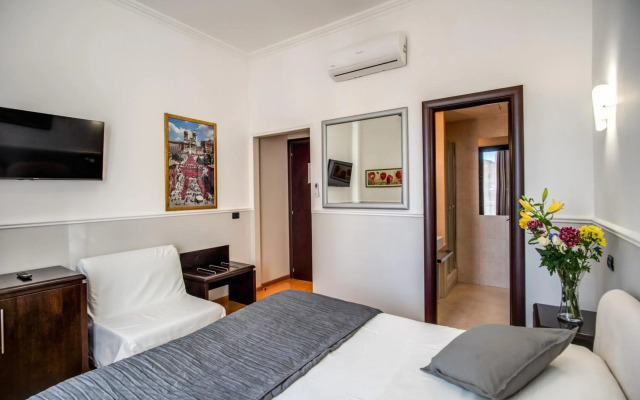 Everest Inn Rome