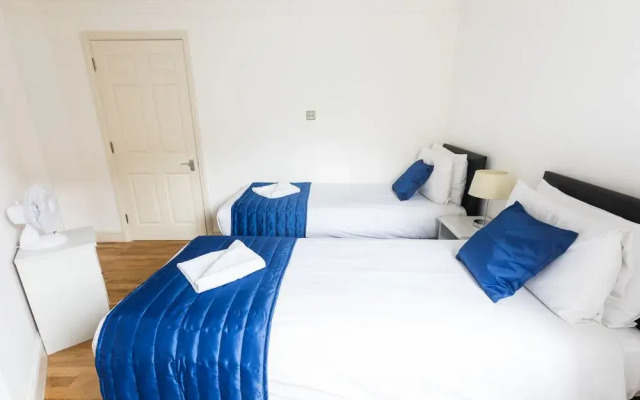 Earls Court Apartment