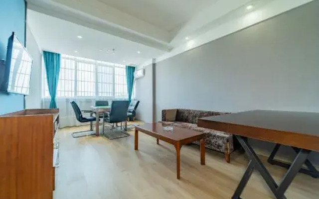 Manbo Hotel (Yichang Wuyue Plaza actually Home Store)