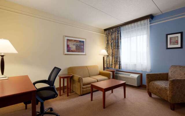 Ramada by Wyndham Fargo