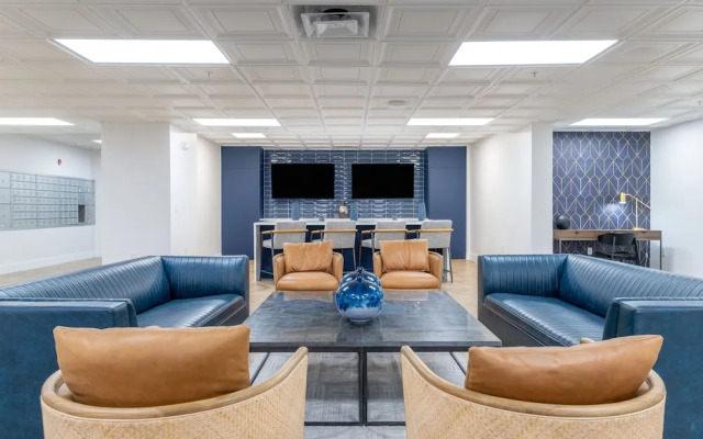 Luxury Central Apartment with Gym