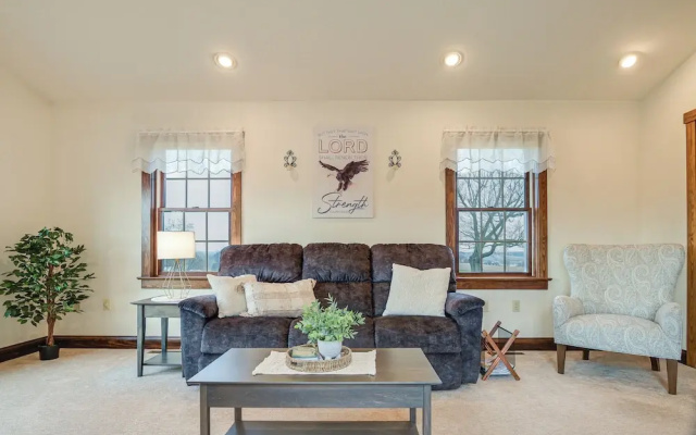 4 Mi to the Amish Village: Spacious Home w/ Deck!