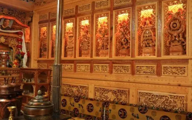 Shangri-La City Aji Hongshi Fuju Homestay