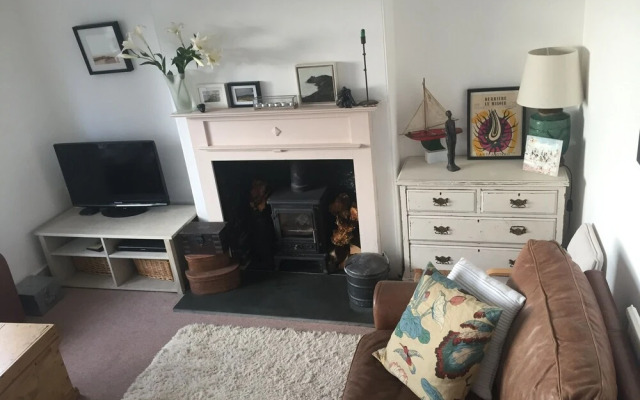 Sunnyview 5-bed House in Kingsbridge With Parking