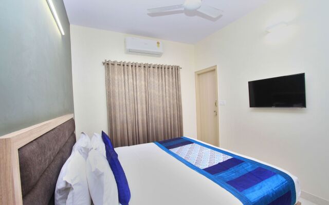 OYO 9605 Hotel Golden Inn