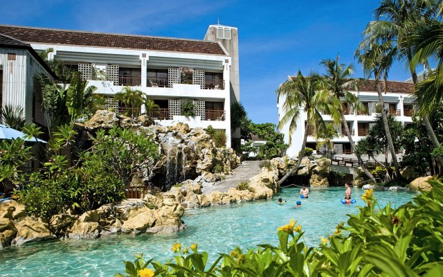 YoHo Beach Resort