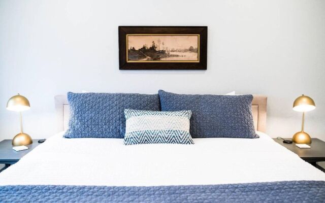 The Brownstone - 1 Block From Dtwn Square