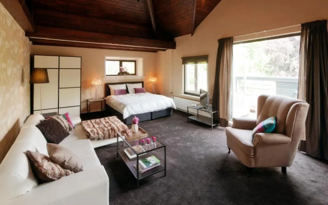 Aubergine Logeren & Dineren