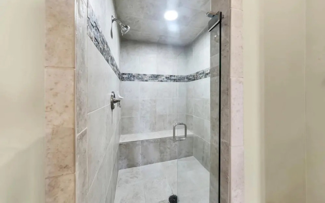 Silver Beach Towers - Penthouse106e