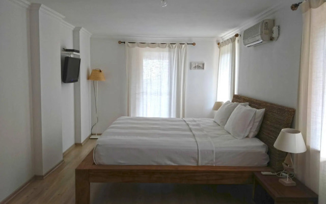 Zephyros Hotel