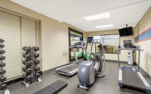 Hampton Inn & Suites Albany Airport