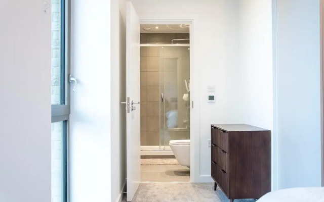4 Guests - Close Airport - 25min Central London