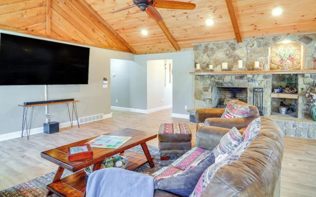River-view Somerset Home: Large Deck, Fire Pit!