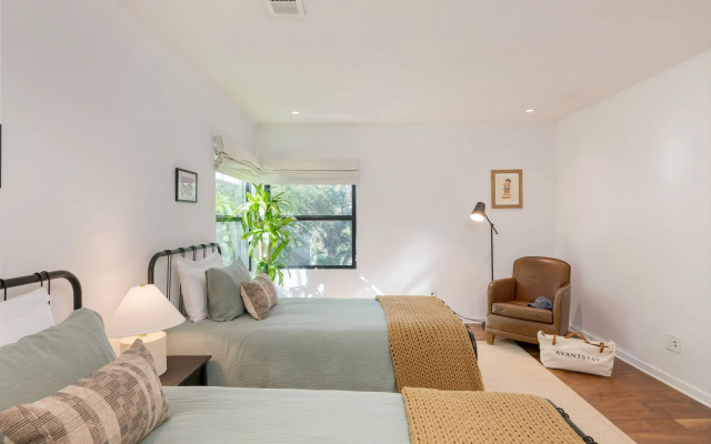 Silver Screen by Avantstay Luxe Backyard Escape