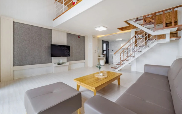 Yeosu Sunset Hostel and Pension