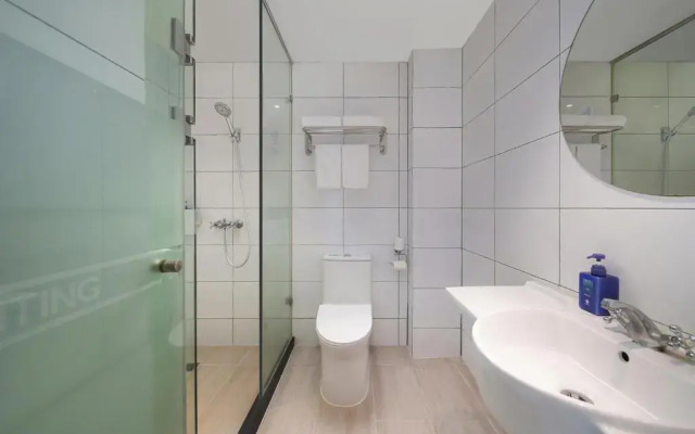 Elan Hotel (Nanjing Zhongshanling Xiamfang Metro Station)