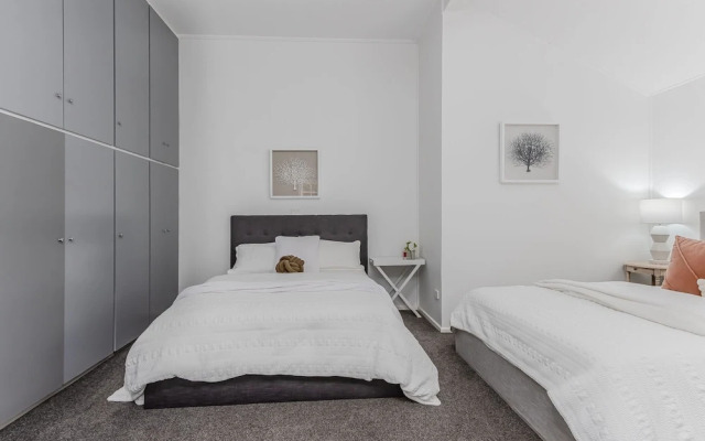 Hamptons White House