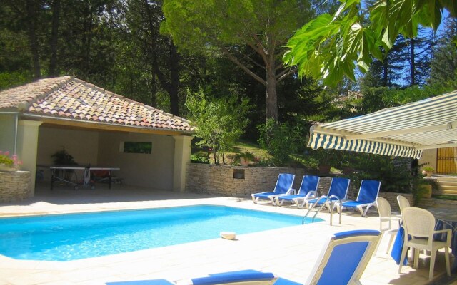 Attractive Holiday Home in Céreste With Swimming Pool