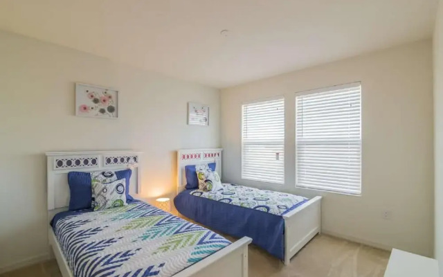 5114 Compass Bay