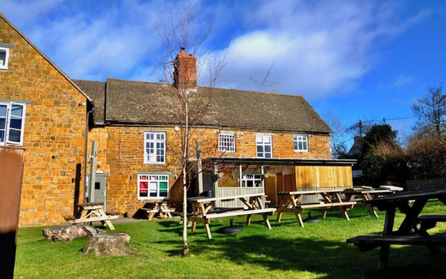 The Hollybush Inn