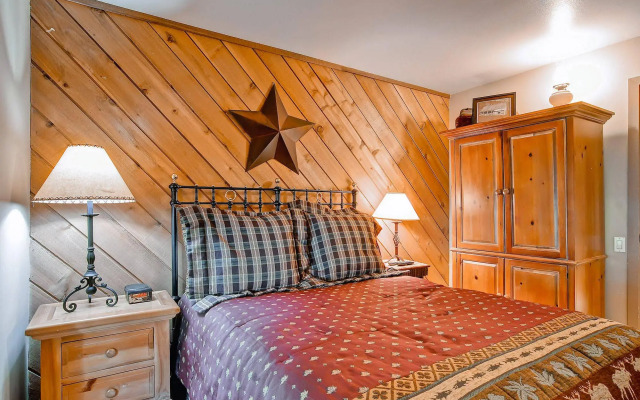 Ridgepoint Townhomes by East West Hospitality