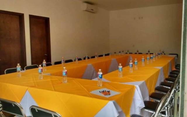 HI Huasteca Inn Hotel