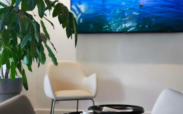 Hôtel, restaurant Kyriad Fréjus