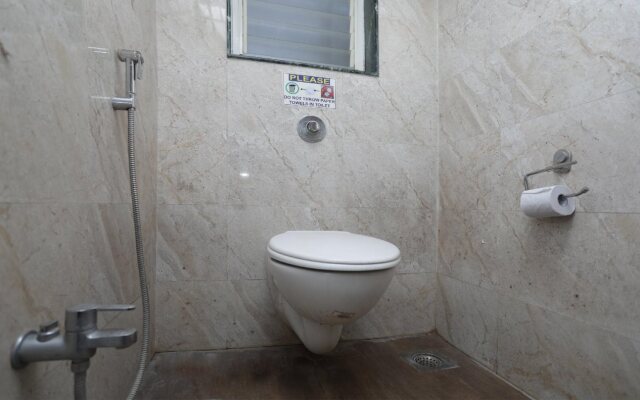 OYO 1216 Hotel New White House