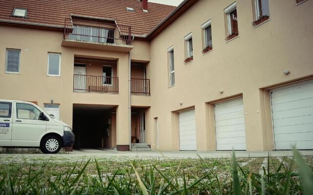 Family Residence Apartman Eger