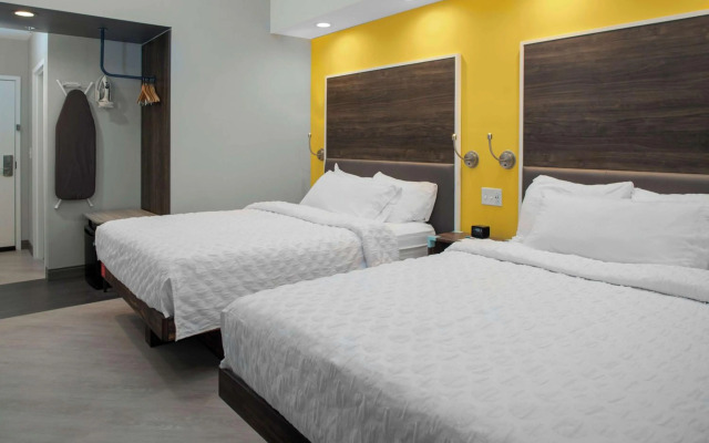 Tru by Hilton Farmville