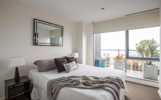 Port Melbourne Panorama - StayCentral