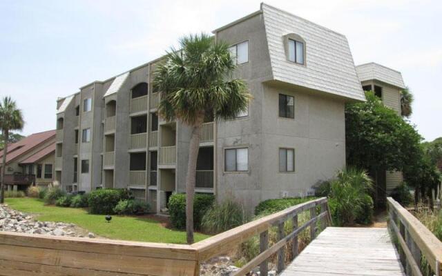 Cozy Villa w/ Gorgeous Marsh & Canal Views - Near Beach Club & Tennis