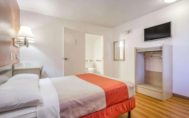 Motel 6 Phoenix, AZ - West