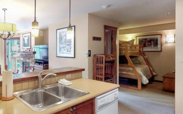 Powderhorn Lodge 413: Woodland Star Suite
