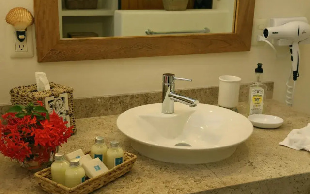 Villas Carey Condo
