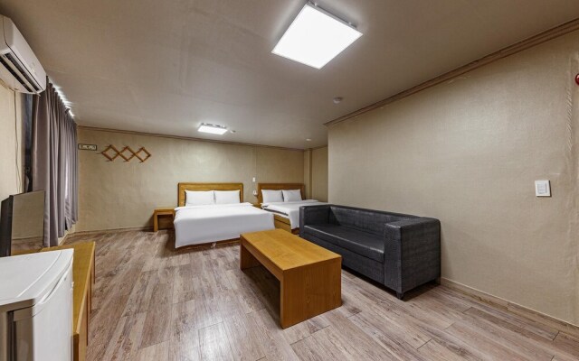 Jecheon W
