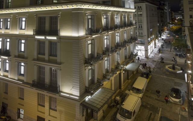 Downtown, classic apartment in Syntagma by GHH