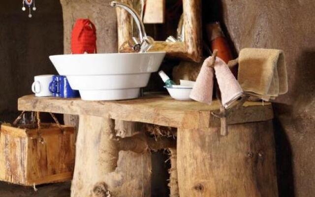 Original Maasai Lodge - Africa Amini Life