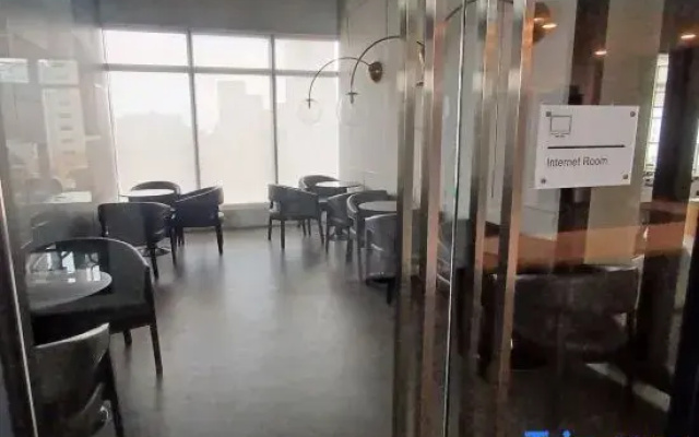 Stylish 2BR at Urban Suite With Infinite Pool
