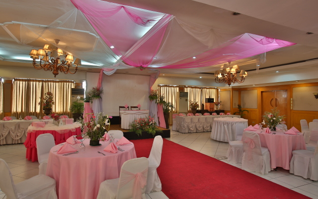 Crown Regency Residences Cebu Hotel
