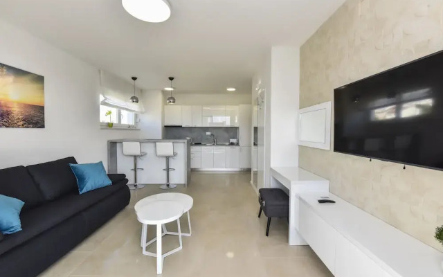 Pool Apartments & Rooms Mare