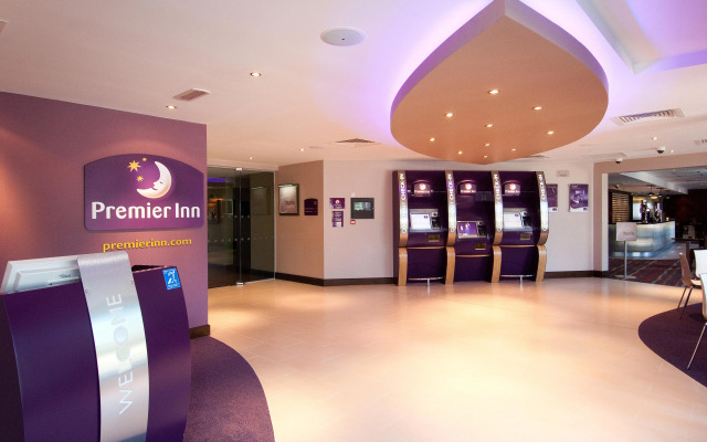 Premier Inn London Gatwick Manor Royal
