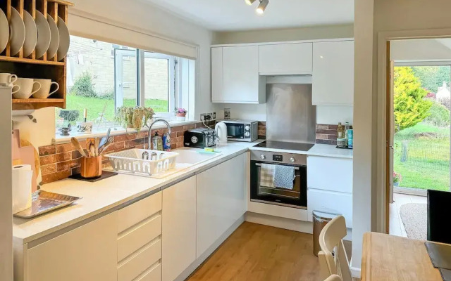Stroud's Golden Valley 2-bedroom Apartment Retreat