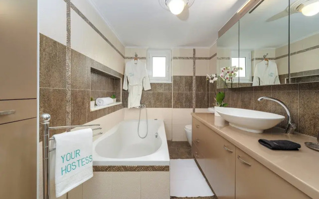 Luxurious Stylish 2 Bd Villa in Voula
